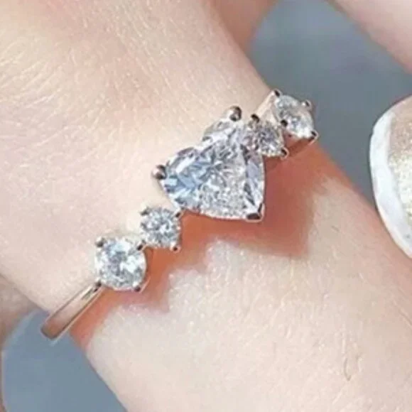 🎁 Crystal Clear Sweet Pure Heart CZ Anillos Shiny CZ LovelyHeart Ring,UNVN12020 - Picture 2 of 7